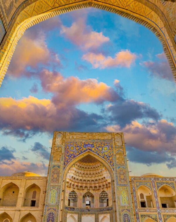 Cazaquistão, Uzbequistão e Azerbaijão - Agosto